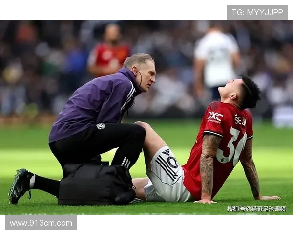 足球明星受伤后瘸腿瞬间高清图片展示与背后故事揭秘