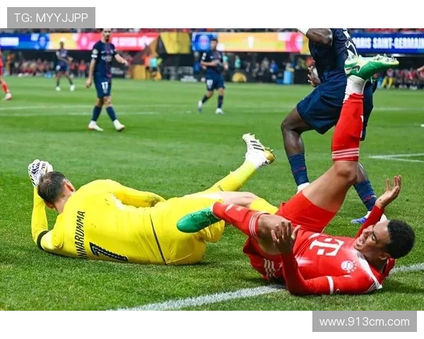足球明星受伤瞬间高清照片集锦展现运动员拼搏精神与不屈意志